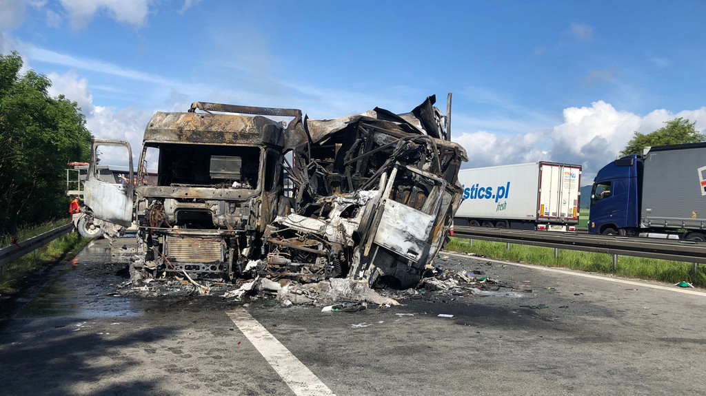 Schwerer Unfall Mit Mehreren Lkw Auf A Nahe Regensburg Brummionline