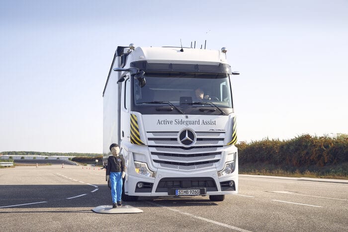 ab sofort bestellbar weltneuheiten von mercedes benz trucks für mehr