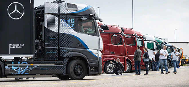 Daimler Truck Aktie Im Plus Lkw Bauer Zieht Am Freitag In Den Mdax Ein